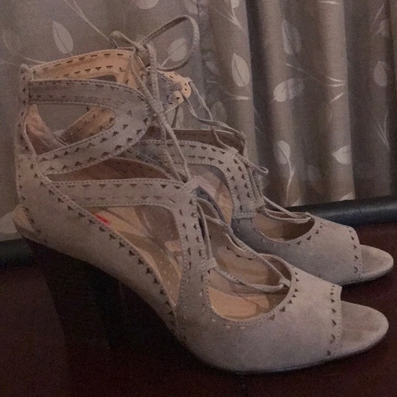Ladies lace up heels - Picture 2 of 3